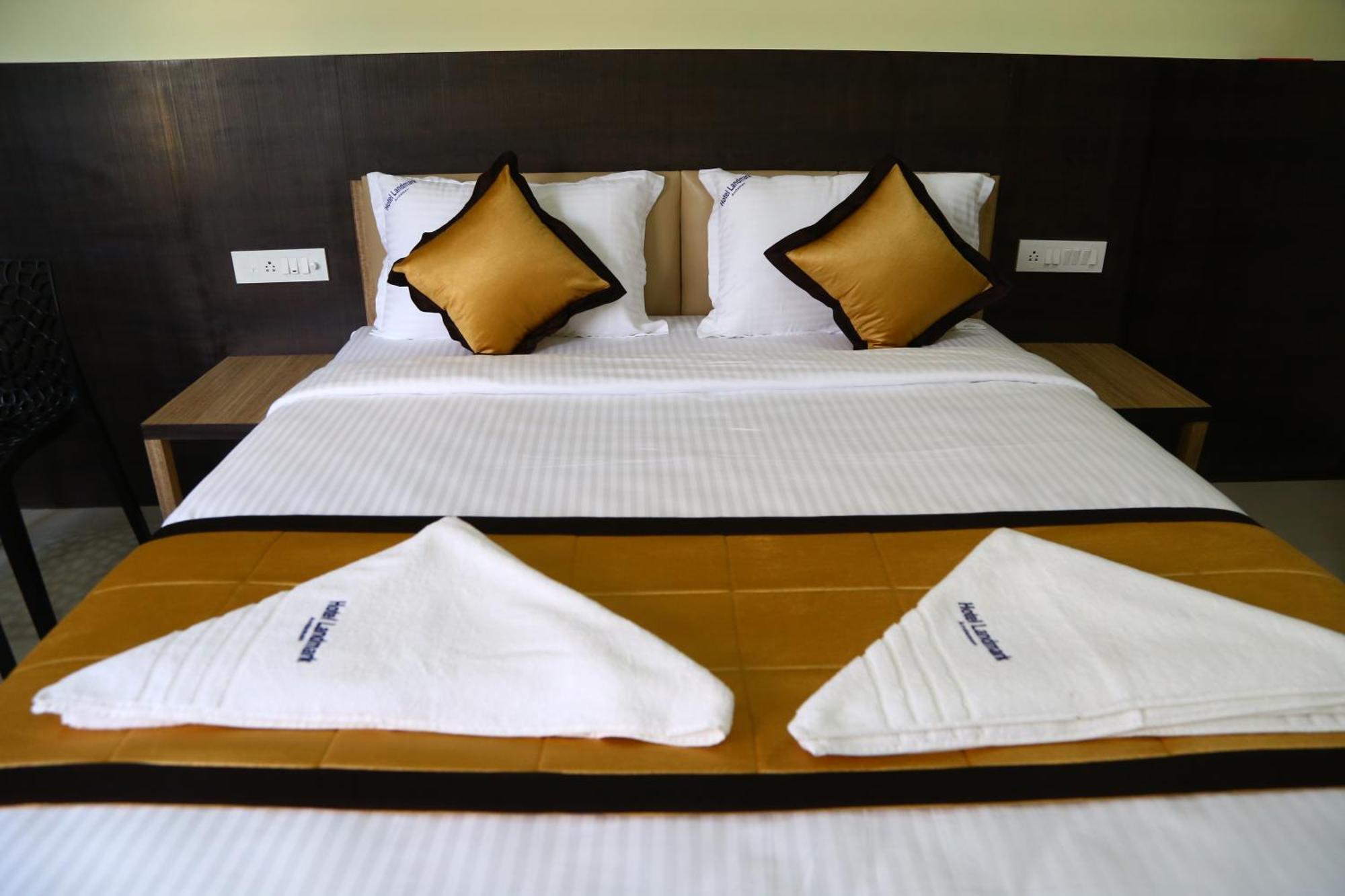 Hotel Landmark Port Blair Zewnętrze zdjęcie